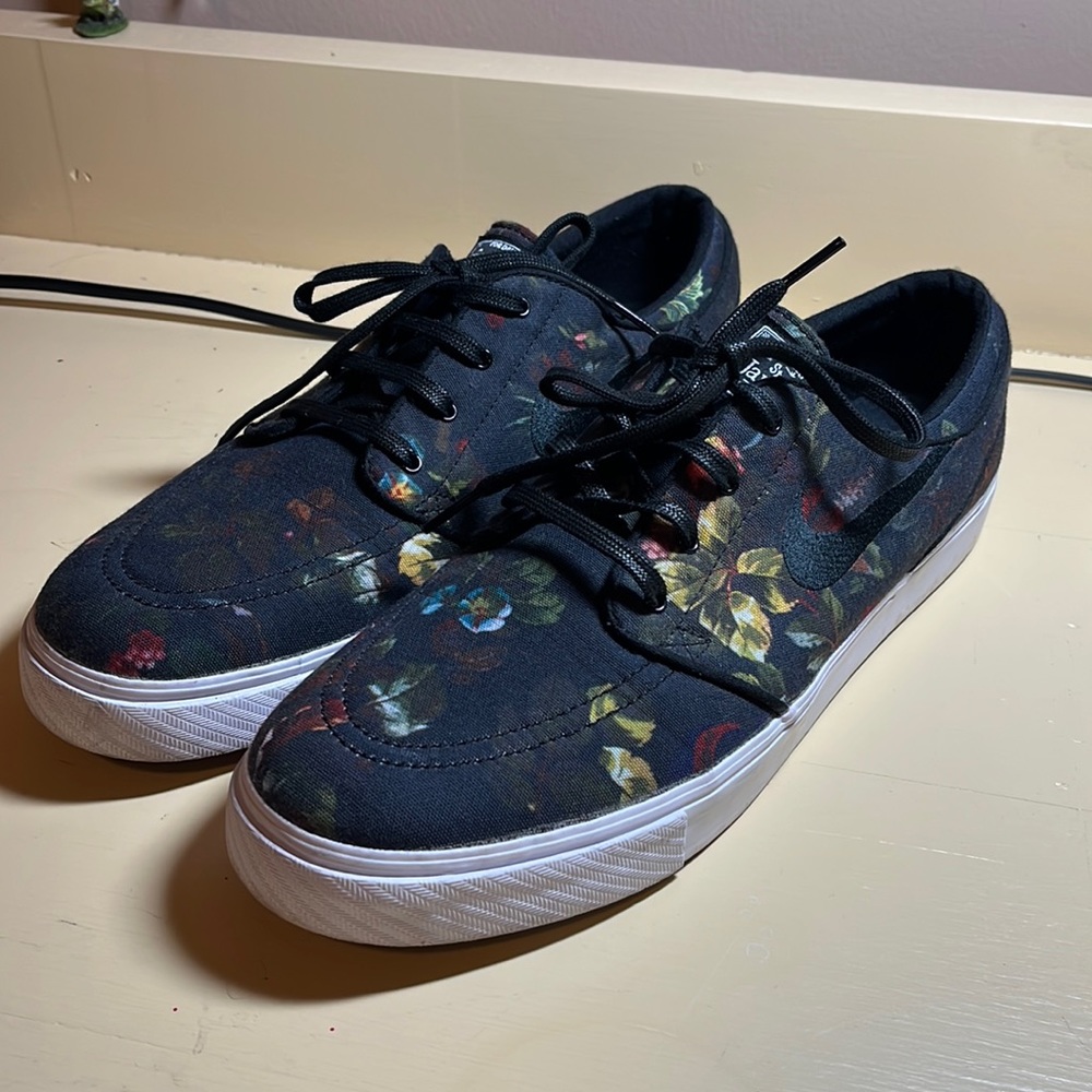 Nike Janoski skateboarding shoes